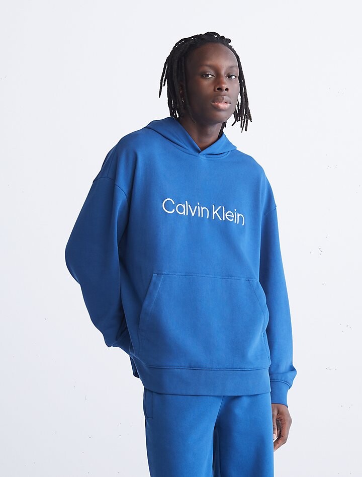 

Толстовка Calvin Klein Relaxed Fit Standard Logo, ярко-синий