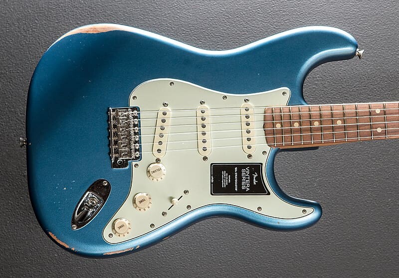 

Stratocaster 60-х Vintera Road Worn — Лейк-Плэсид Блю Fender Vintera Road Worn 60’s Stratocaster – Lake Placid