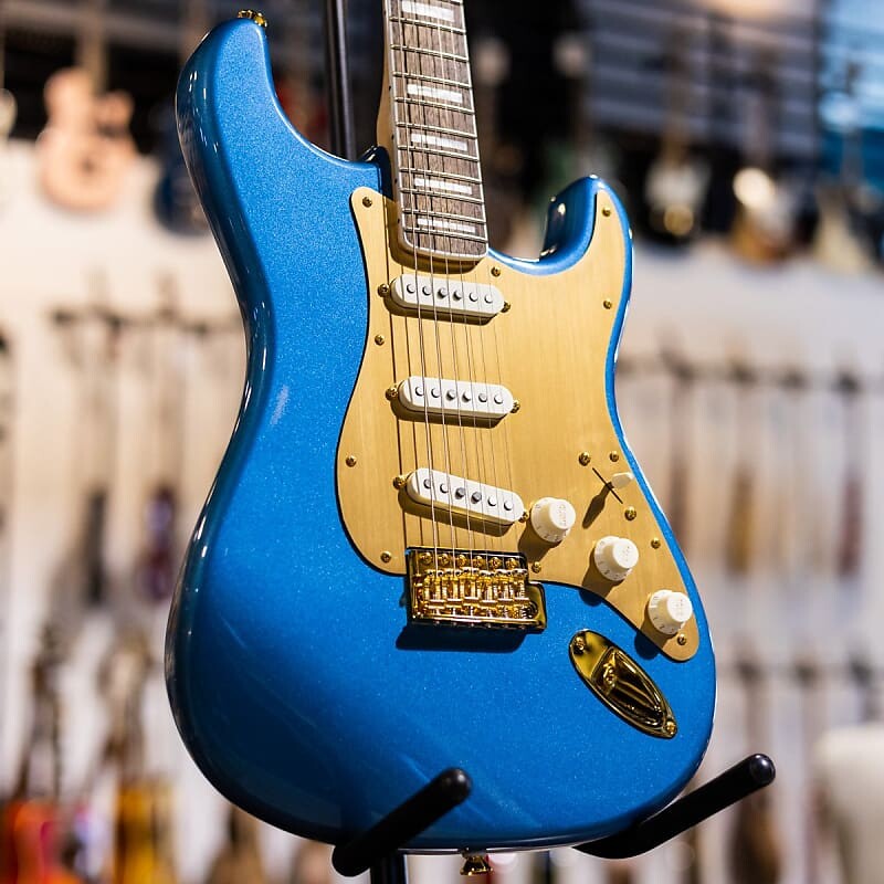 

Гитара Squier 40th Anniversary Stratocaster Gold Edition