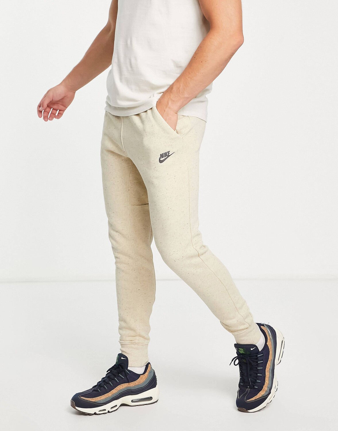 

Джоггеры Nike Club Fleece из известняка