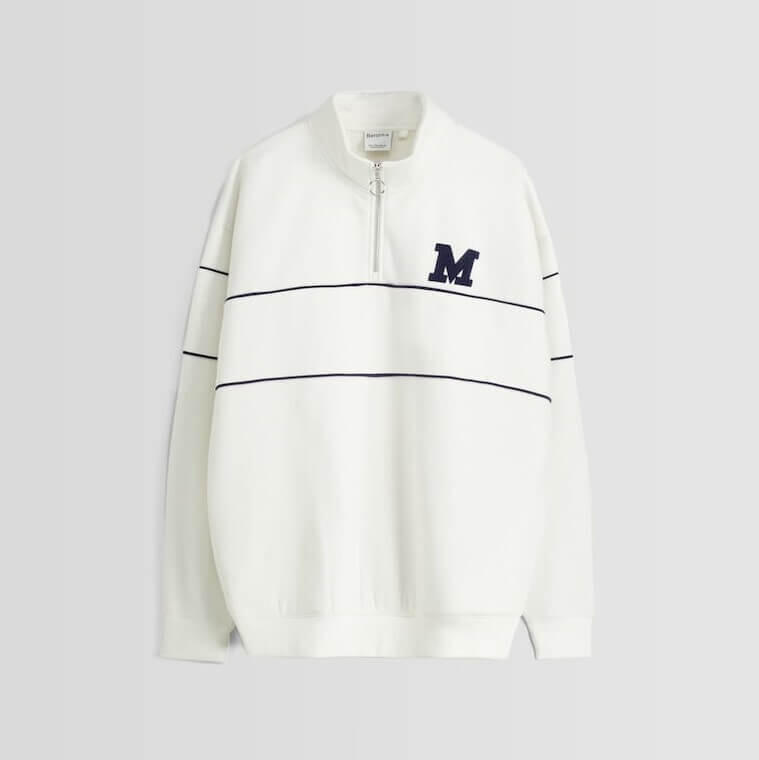 

Свитшот Bershka Varsity High Neck, светло-бежевый