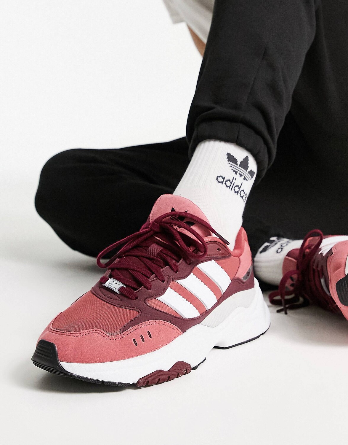 

Красные кроссовки adidas Originals Retropy F90