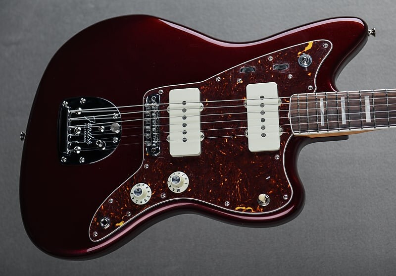 

Трой Ван Левен Джазмейстер - Oxblood Fender Troy Van Leeuwen Jazzmaster -