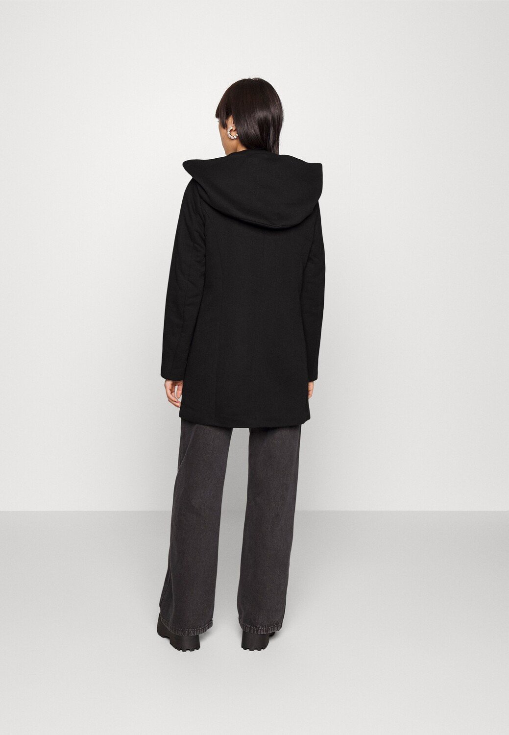 

Пальто короткое Vero Moda Petite, черный