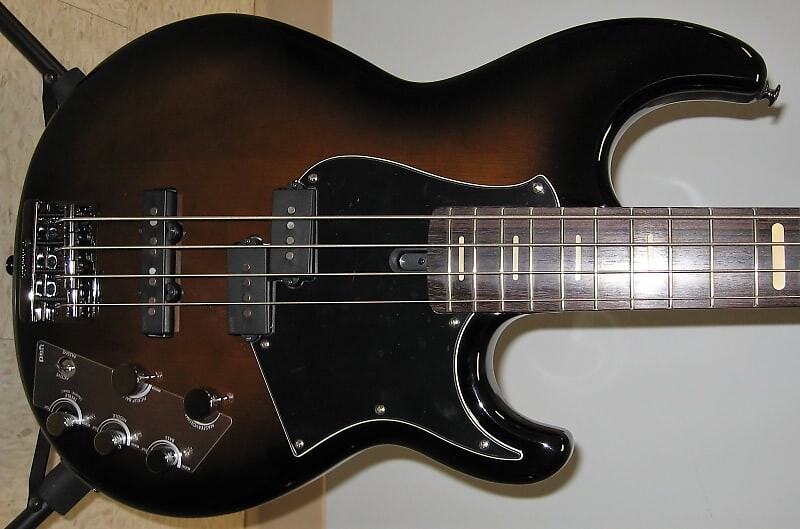 

Yamaha BB734A-DCS 4-х струнная с активной электроникой 2010-х годов - Dark Coffee Sunburst BB734A-DCS 4-String Electric Bass Guitar Active Electronics