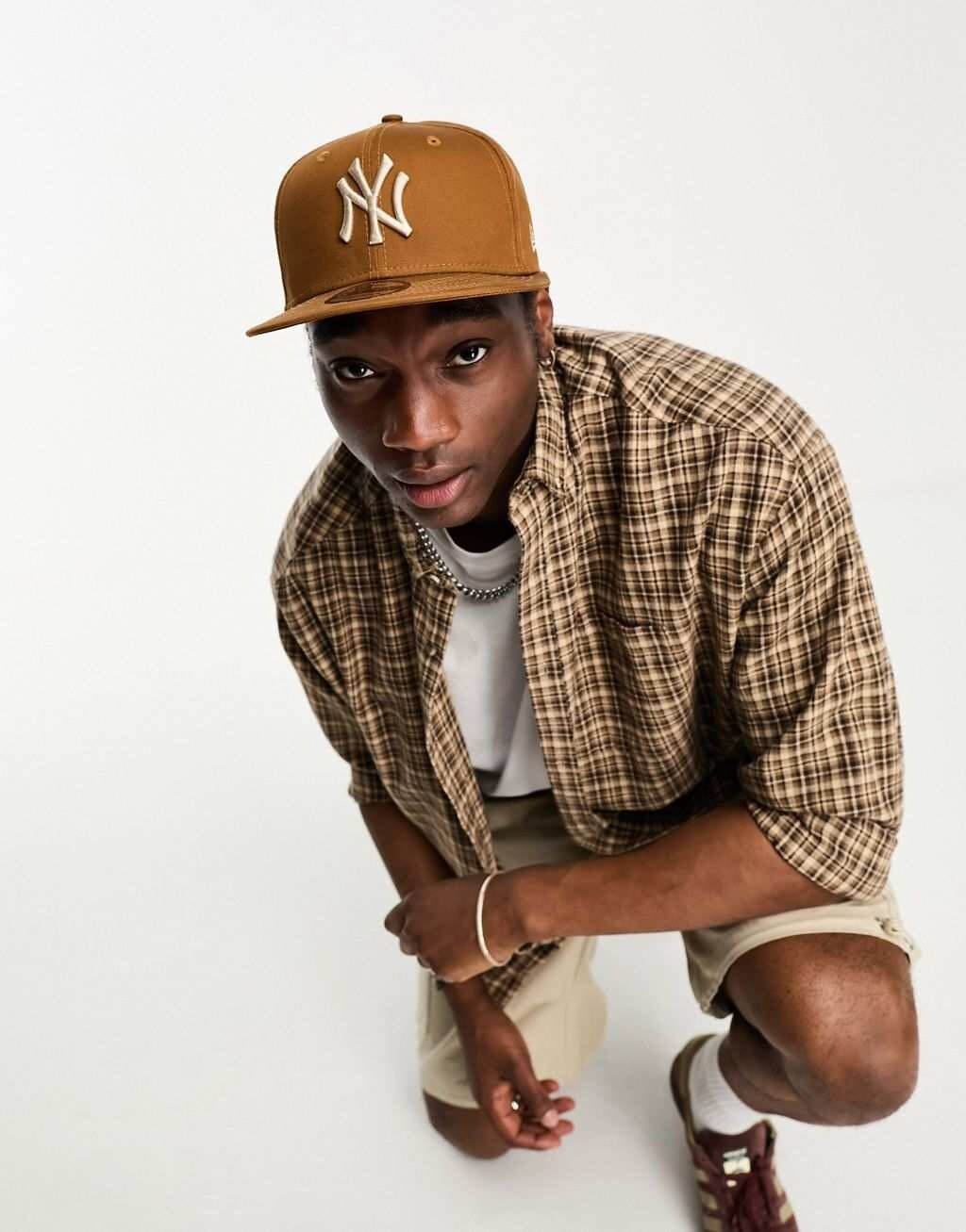 

Ярко-оранжевая кепка New Era 9fifty NY с кремово-белым логотипом