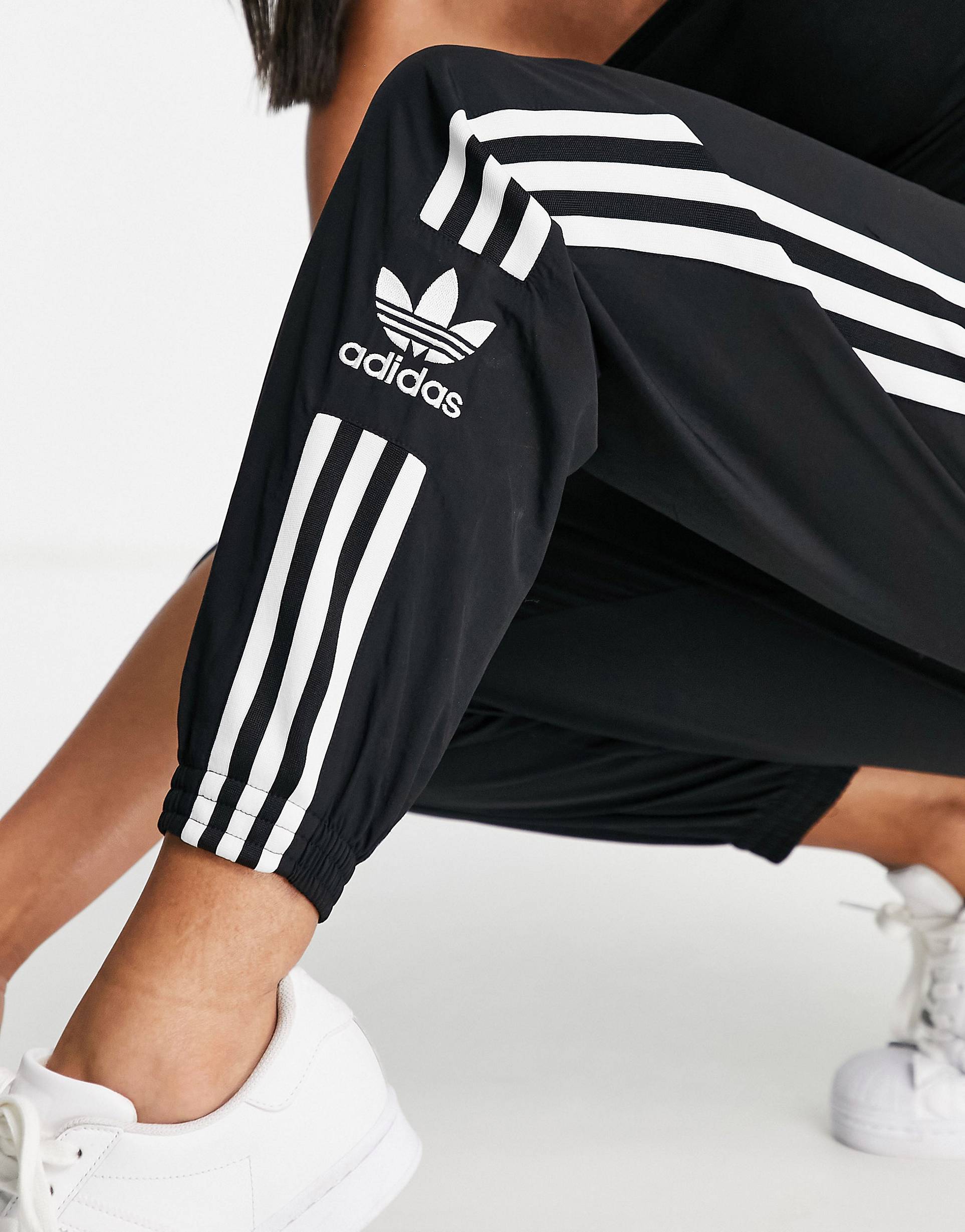 Песня полоски адидас. Adidas 3 Stripes штаны. Adidas 3 Stripes Jogger. Adidas the brand with the 3 Stripes штаны. Adidas Originals Lock up track Pants.