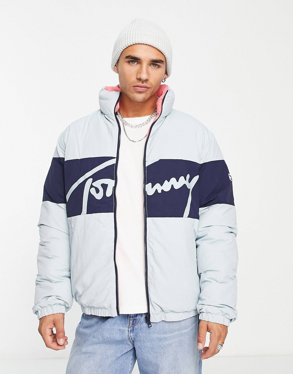 

Сине-розовая двусторонняя пуховая куртка с логотипом Tommy Jeans