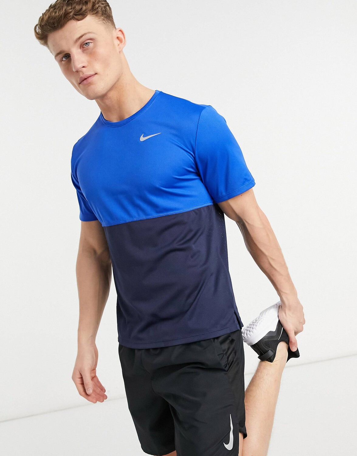

Синяя футболка Nike Running Run Dri-FIT
