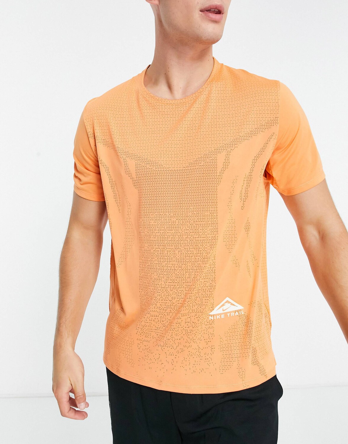 

Коралловая футболка Nike Trail Running Rise 365
