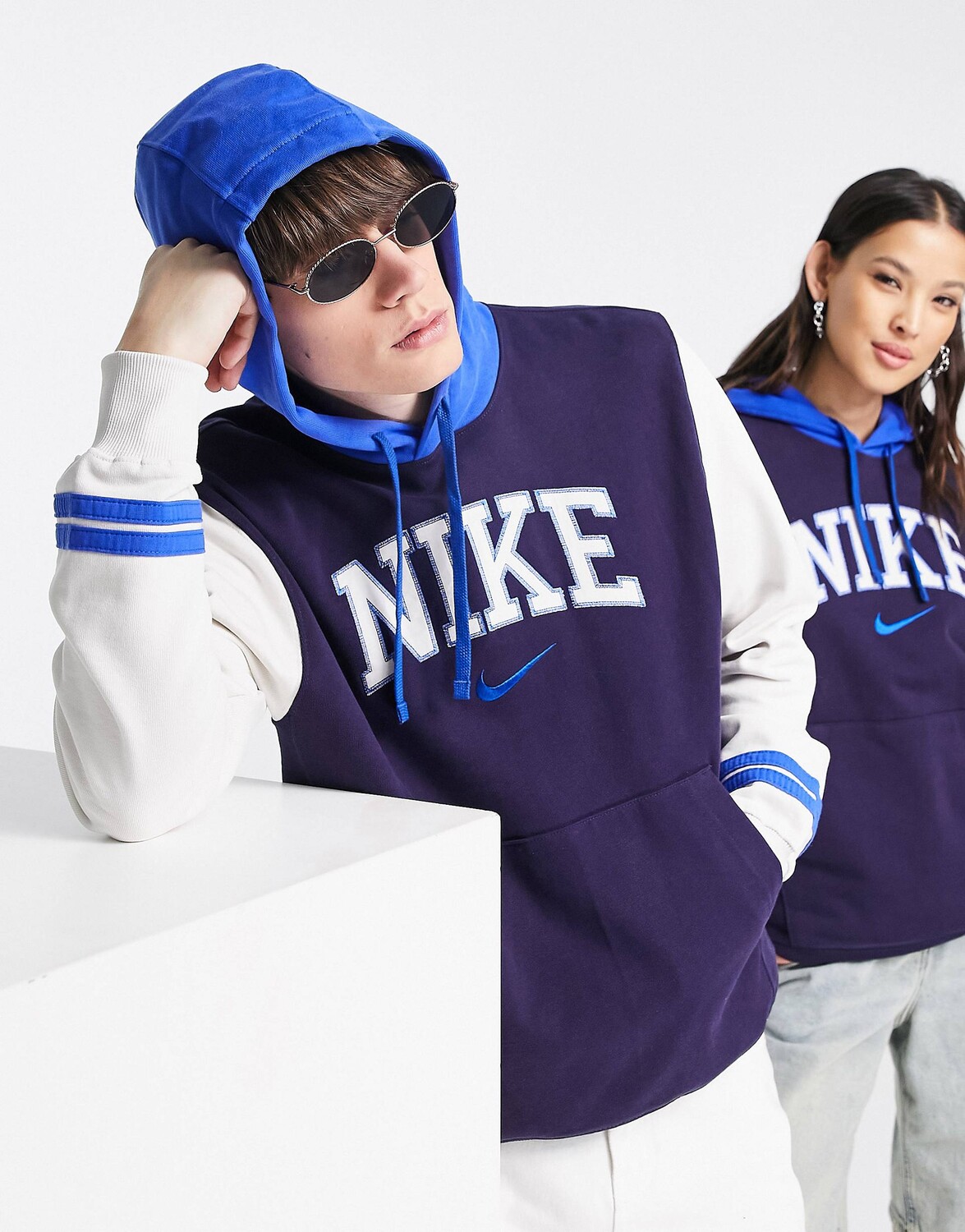 

Темно-синяя худи Nike Unisex Retro
