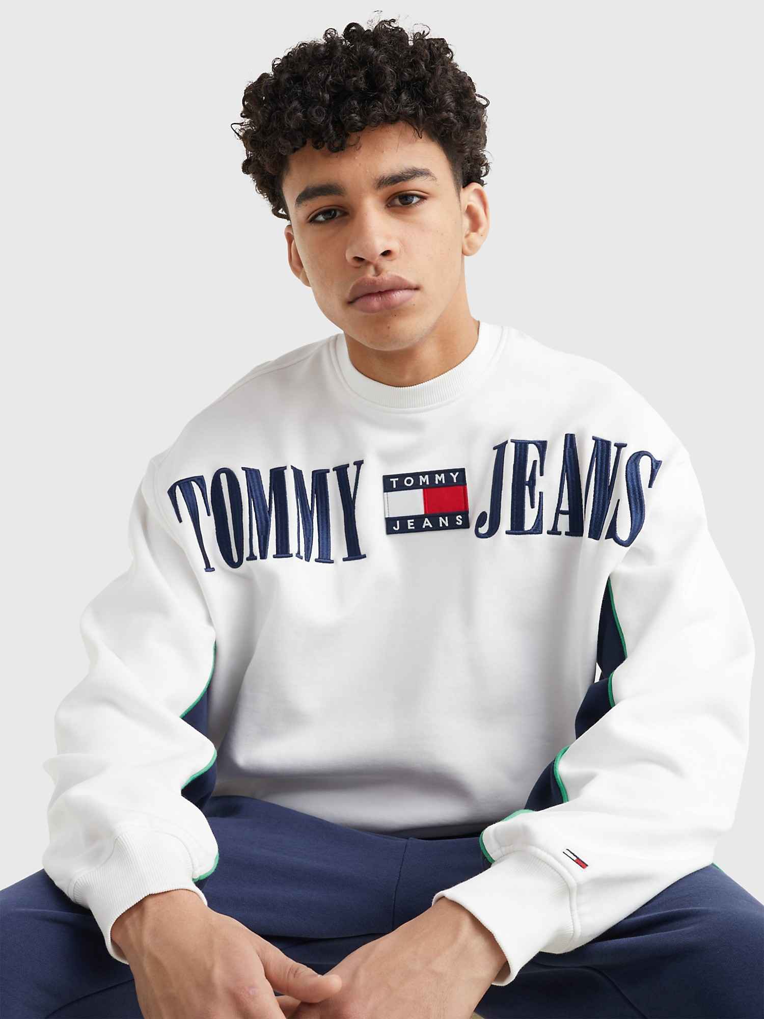 Tommy hilfiger store retro logo