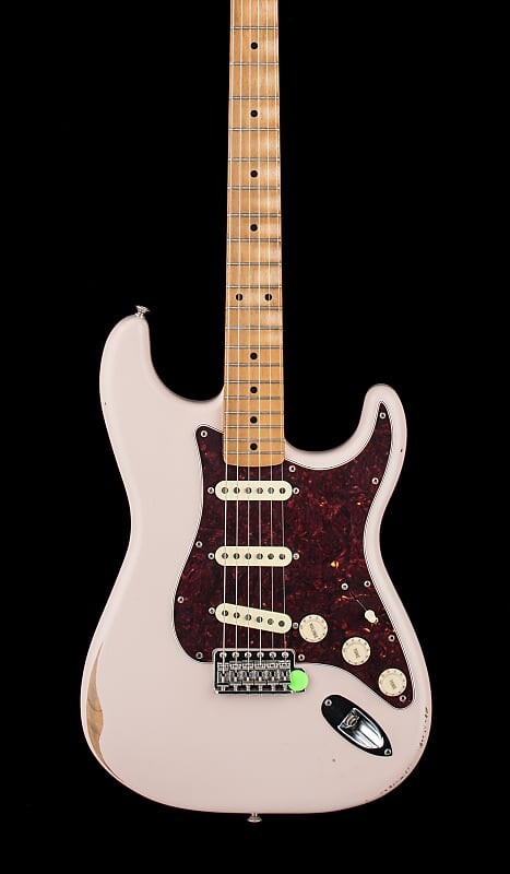 

Stratocaster 60-х Fender Limited Edition Road Worn Stratocaster — Shell Pink #73462 Limited Edition Road Worn '60s Stratocaster