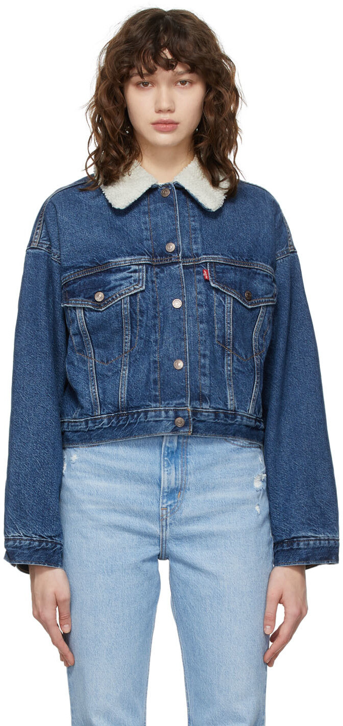

Синяя укороченная джинсовая куртка из шерпы Trucker Levi's
