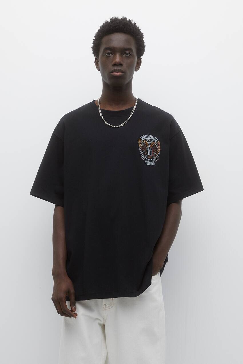 

Футболка Ramones Pull&Bear, черный