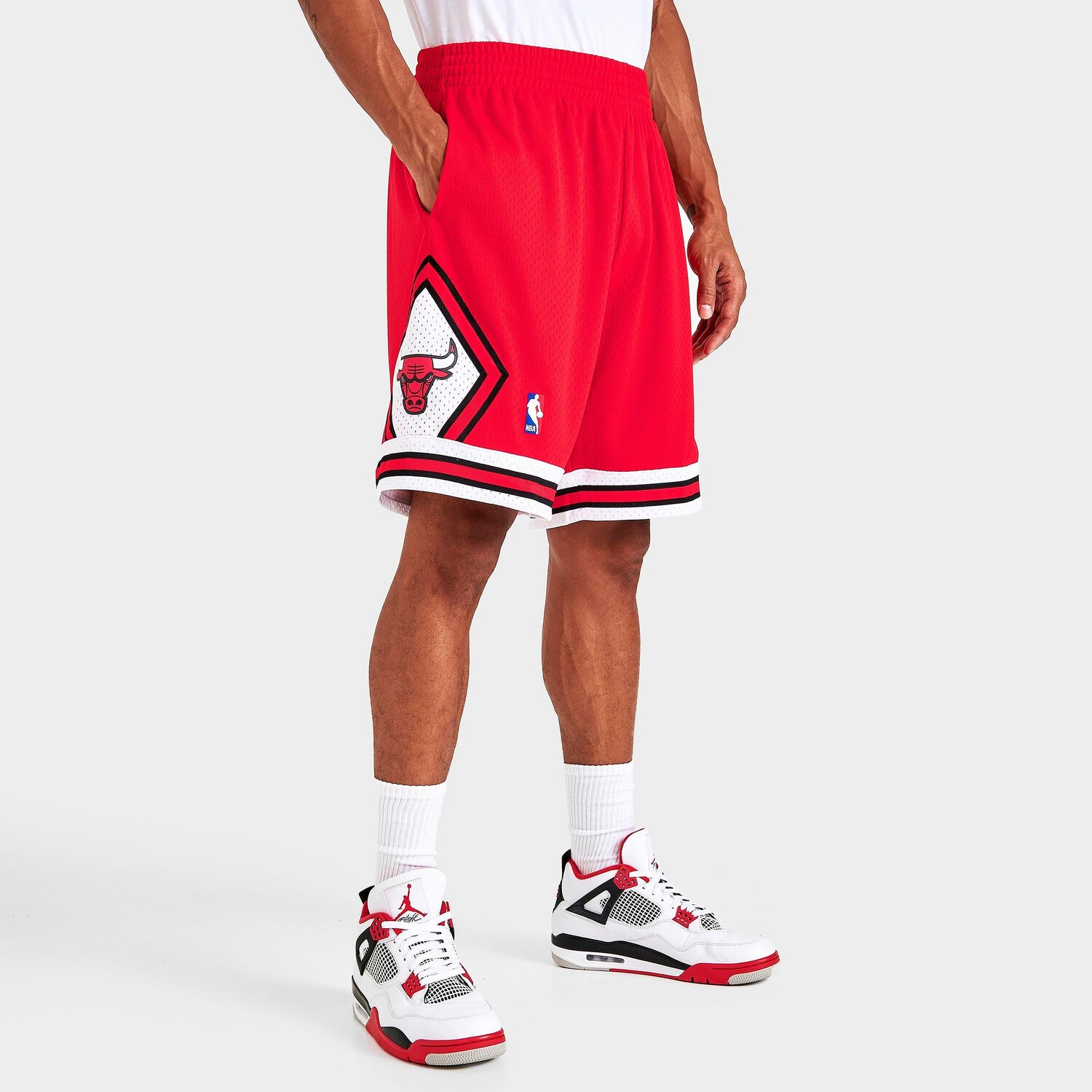

Шорты NBA Swingman Mitchell & Ness Chicago Bulls, красный