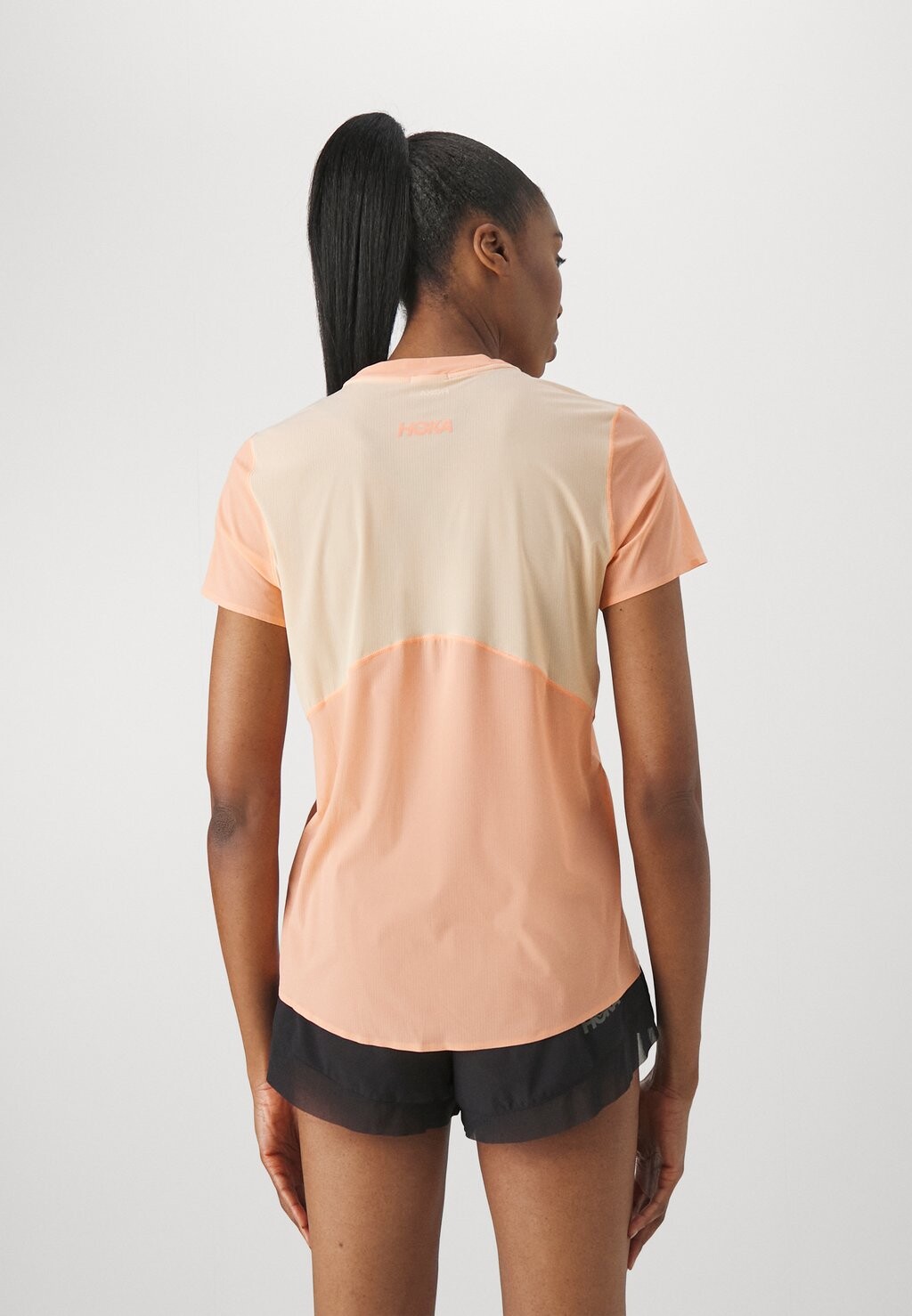 

Спортивная футболка AIROLITE RUN SHORT SLEEVE HOKA, цвет papaya