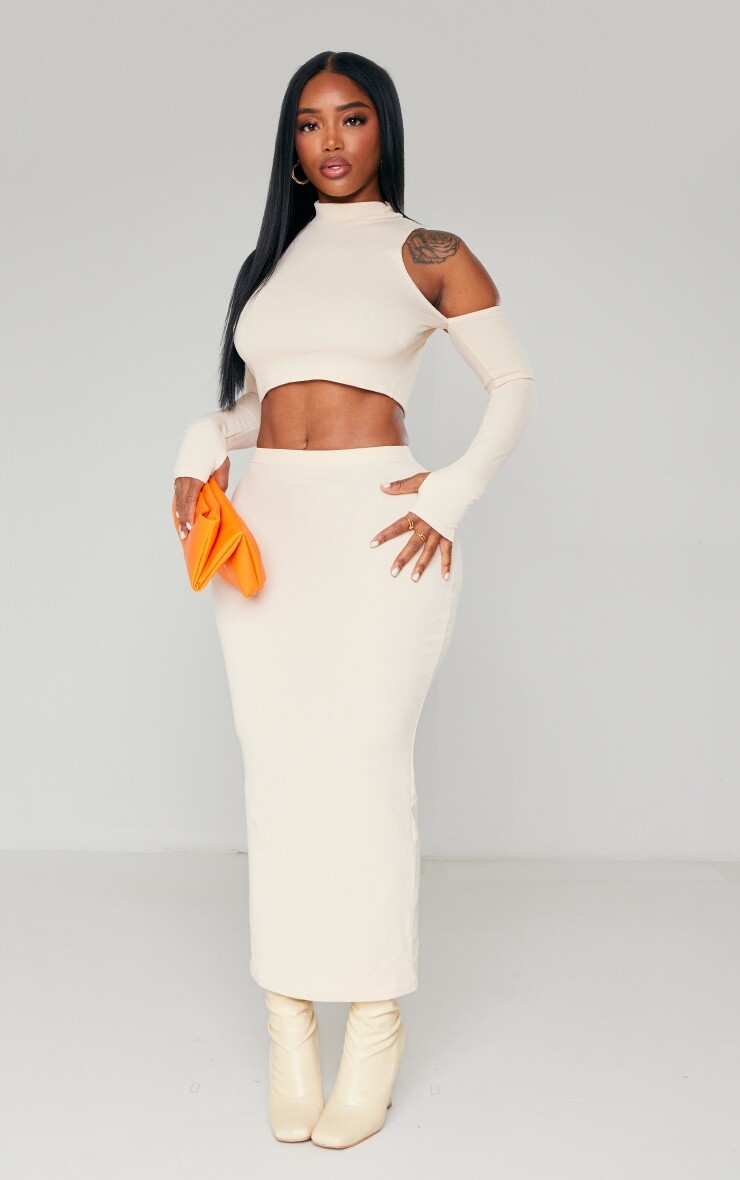 

PrettyLittleThing Укороченный топ с короткими рукавами и глубоким вырезом в рубчик Shape Stone