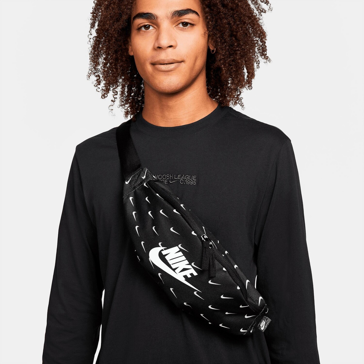 

Поясная сумка Nike Heritage, черный