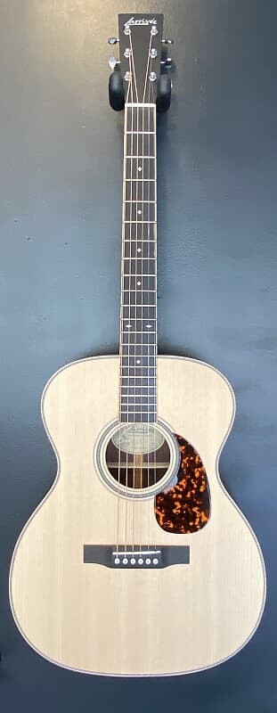 

Акустическая гитара Larrivee OM-40-RW 2021 Satin