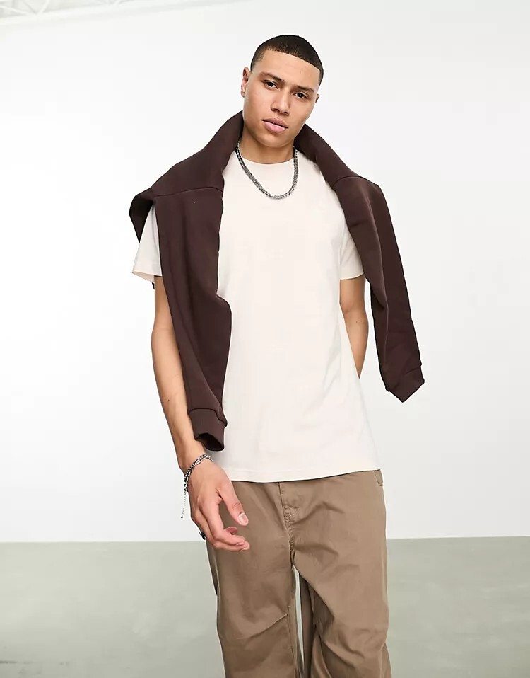 

Белая футболка с маленьким логотипом adidas Originals Trefoil Essentials, белый