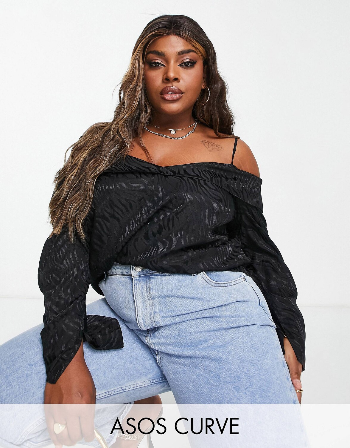 

Черная жаккардовая блуза с открытыми плечами ASOS DESIGN Curve с открытыми плечами