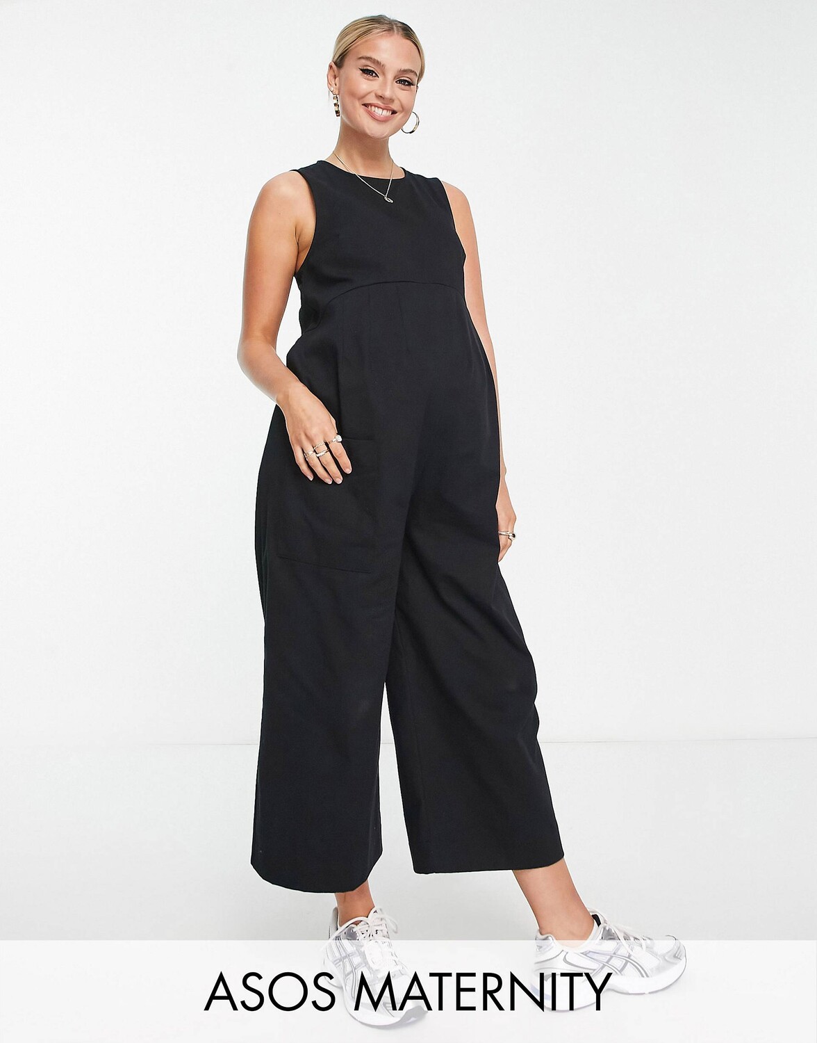 

Миниатюрный черный комбинезон без рукавов с карманами из твила ASOS DESIGN Maternity