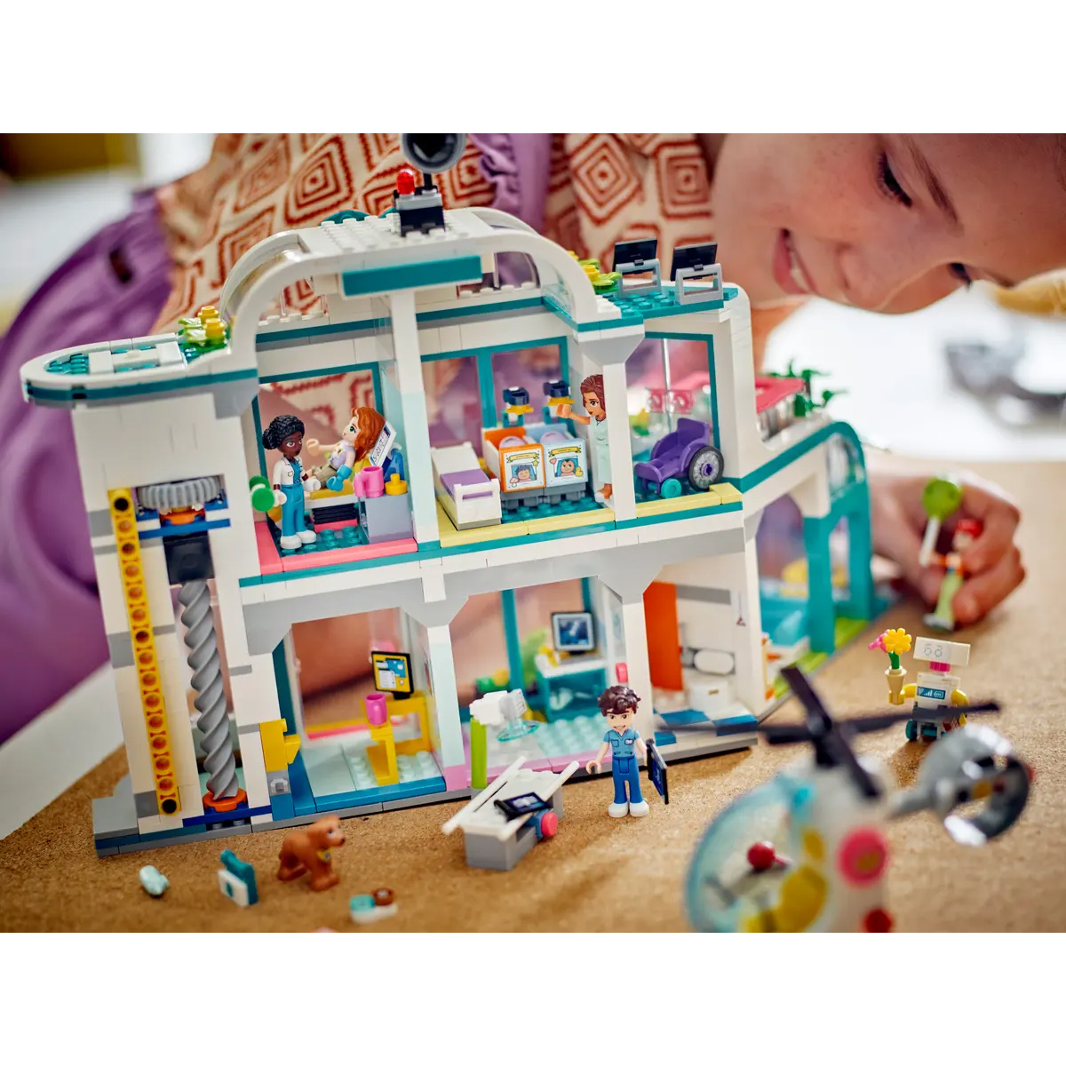 Конструктор Lego Friends Heartlake City Hospital 42621, 1045 деталей –  купить из-за границы через сервис «CDEK.Shopping»