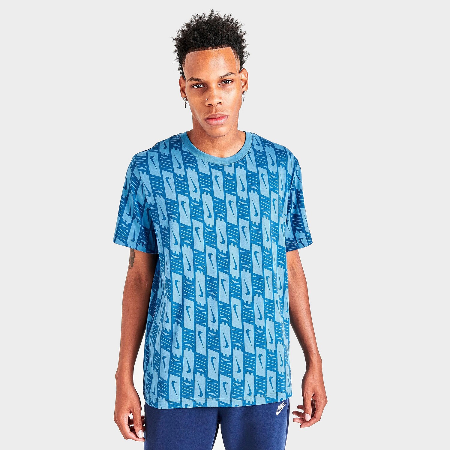 

Мужская футболка с графическим принтом Nike Sportswear Repeat Logo, синий