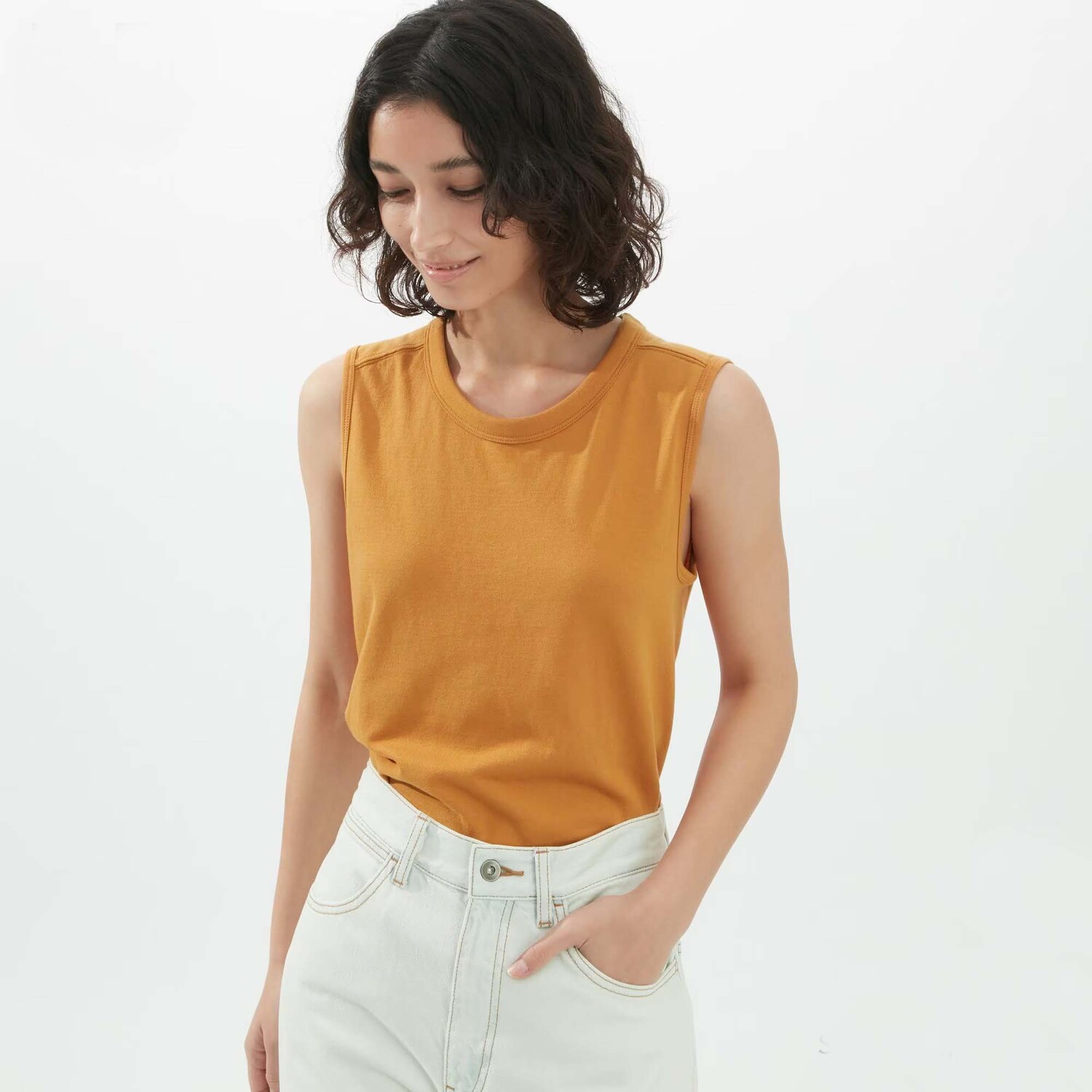 

Футболка Uniqlo U Sleeveless, темно-желтый