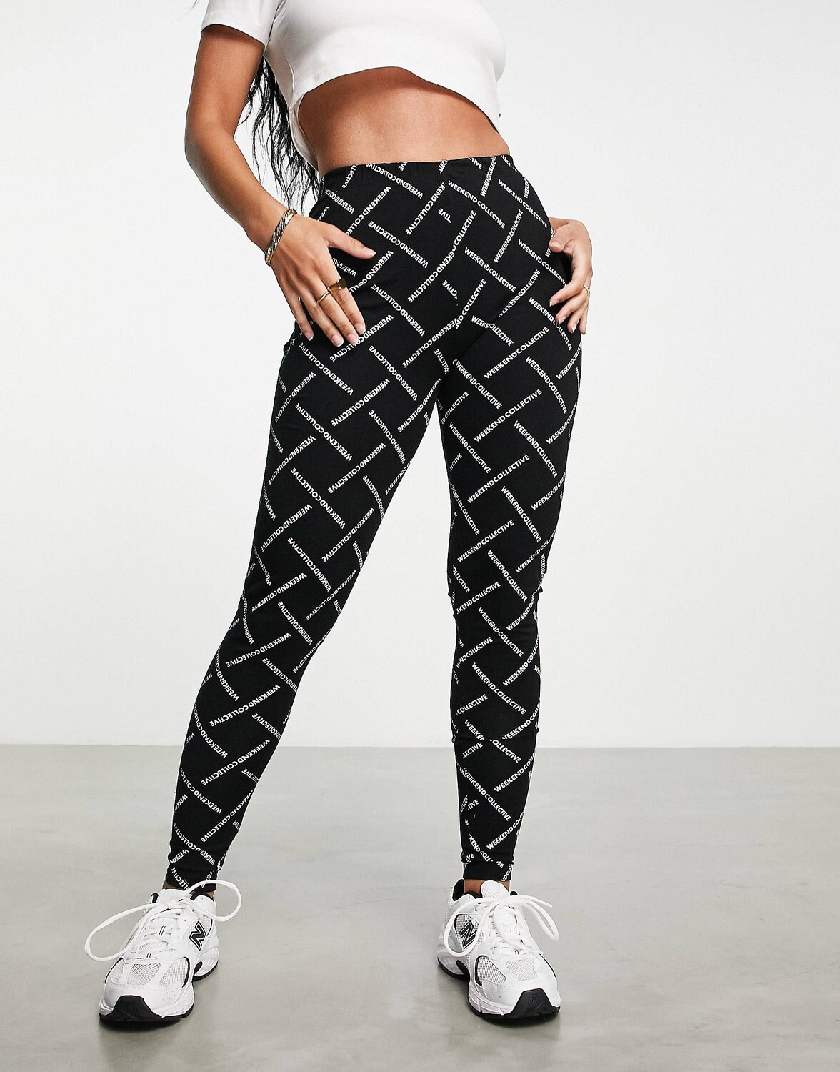 

Черные леггинсы с монограммой ASOS Weekend Collective, Черный