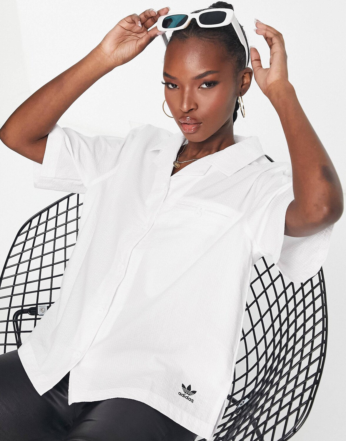 

Белая рубашка из жатого хлопка adidas Originals
