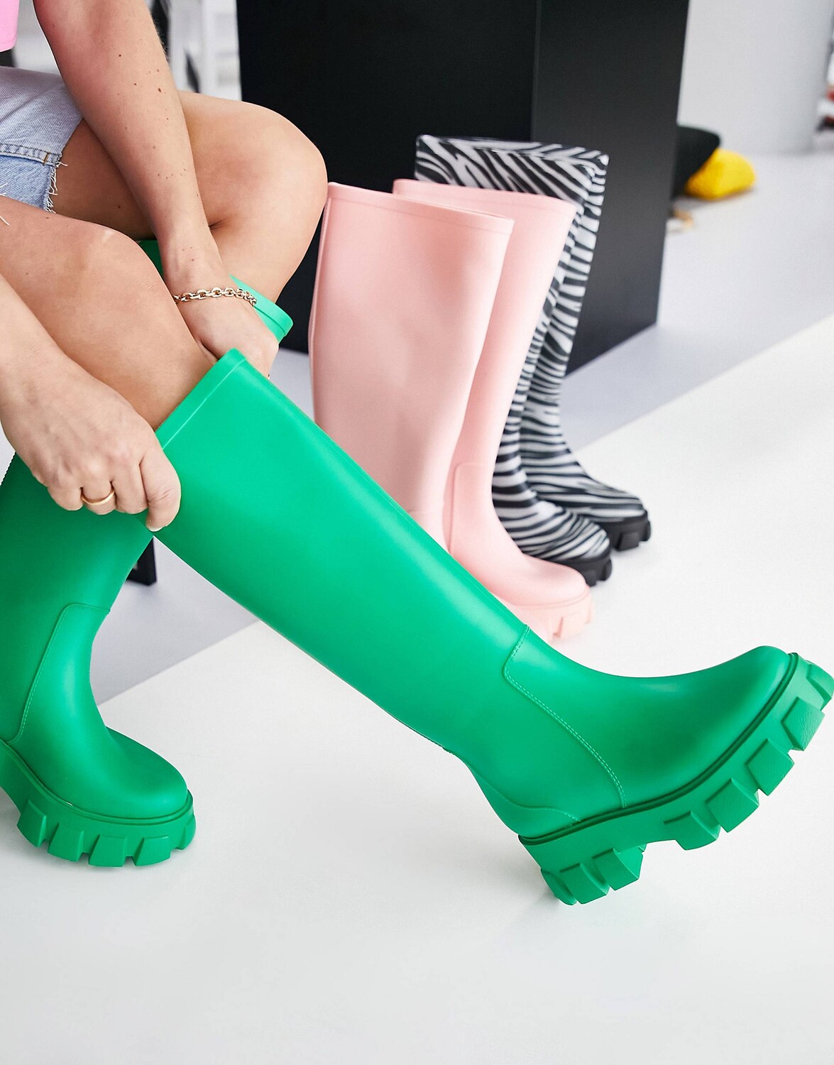 

Зеленые массивные высокие резиновые сапоги до колен ASOS DESIGN Gracie
