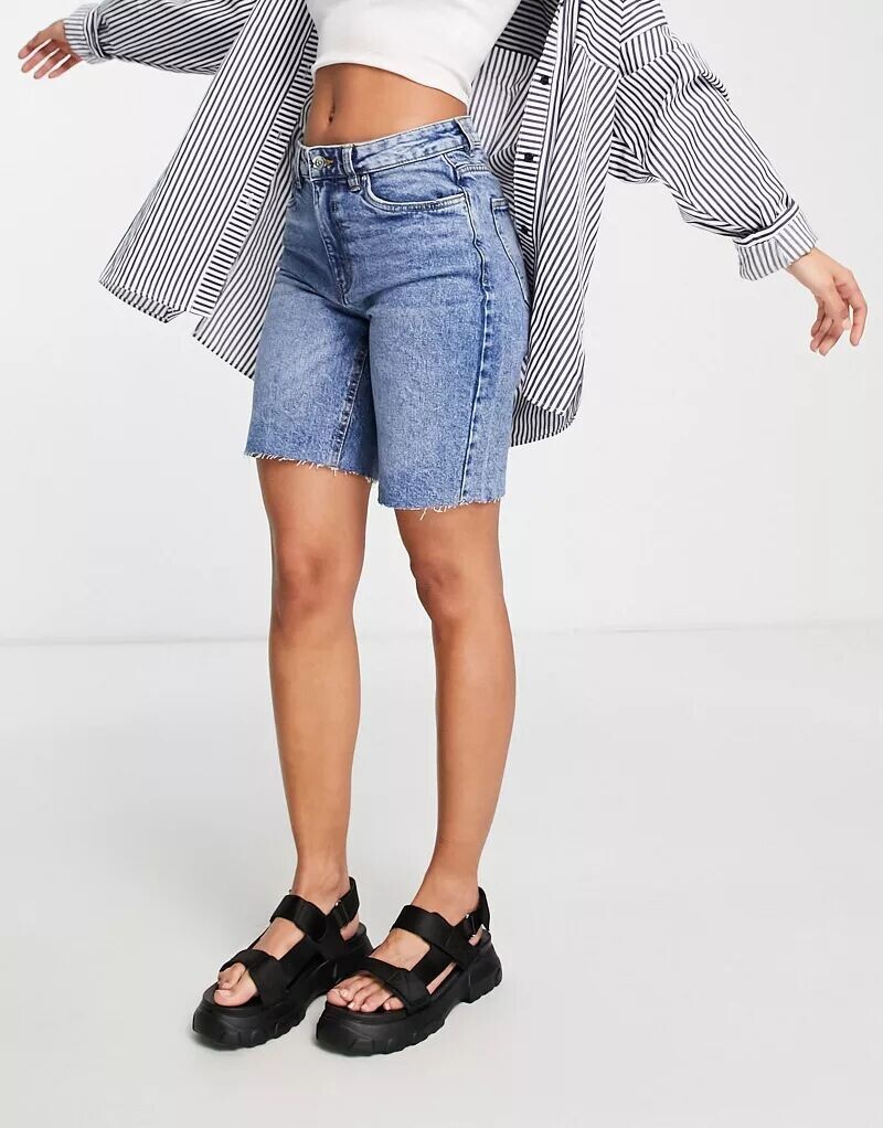 

Голубые удлиненные джинсовые шорты с необработанным краем Vero Moda