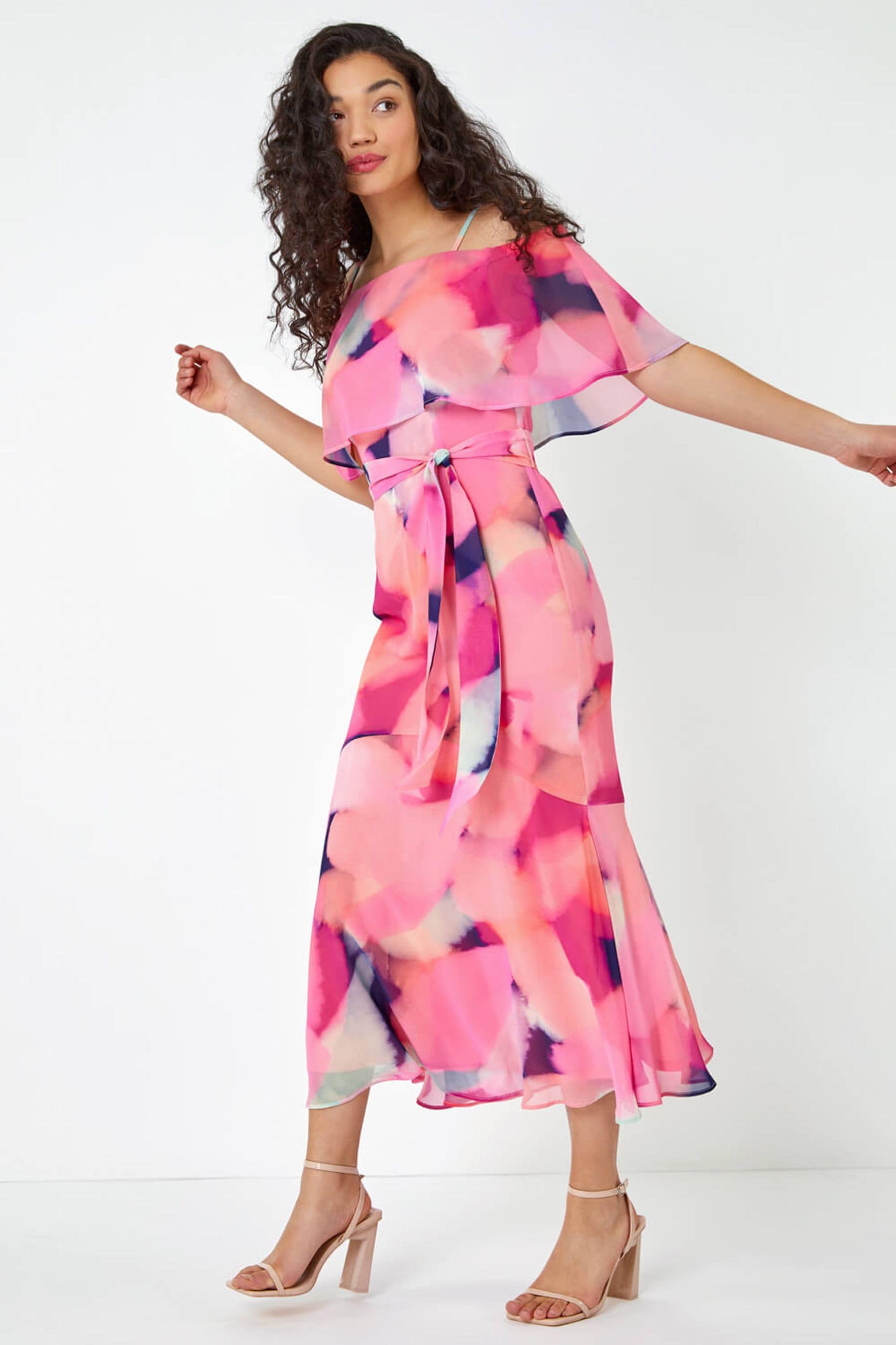 цена Многослойное платье макси из шифона с абстрактным узором Dusk, розовый