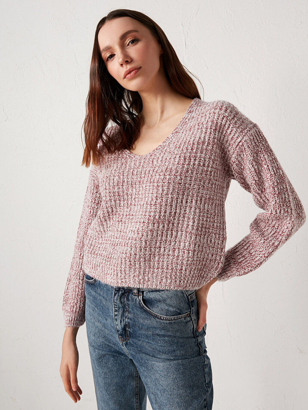 

Трикотажный свитер с V-образным вырезом и собственным рисунком LCW Casual