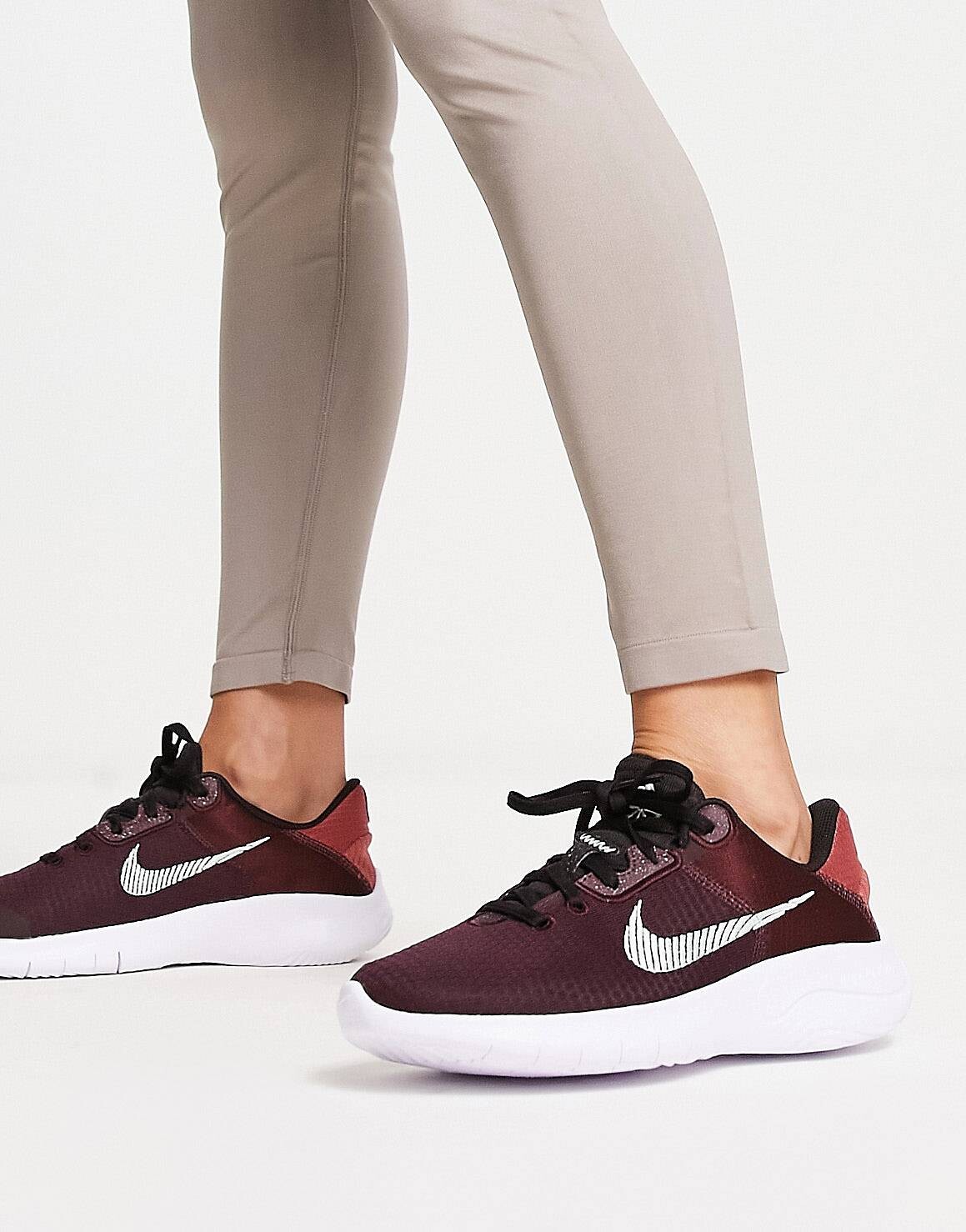 

Темно-красные кроссовки Nike Running Flex Experience 11