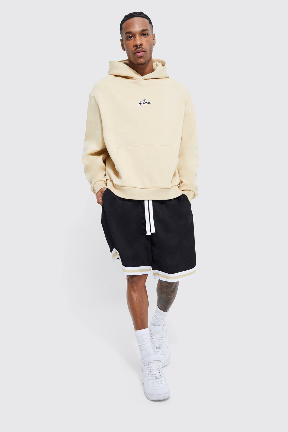 

Короткий спортивный костюм oversized boxy man с капюшоном Boohoo, песочный