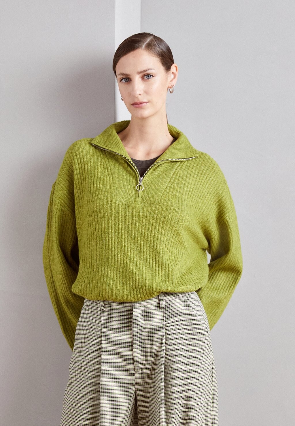 

Свитшот b.young, цвет guacamole melange
