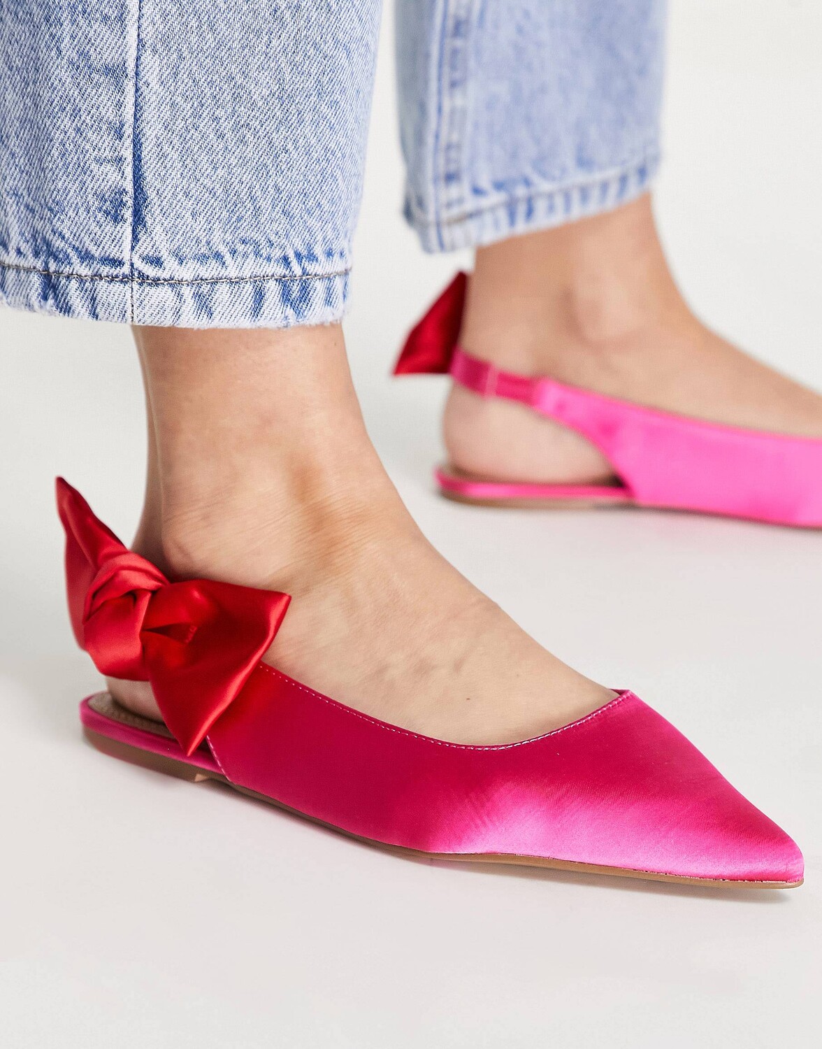

Розовые/красные атласные балетки с ремешком на пятке ASOS DESIGN Louise Bow