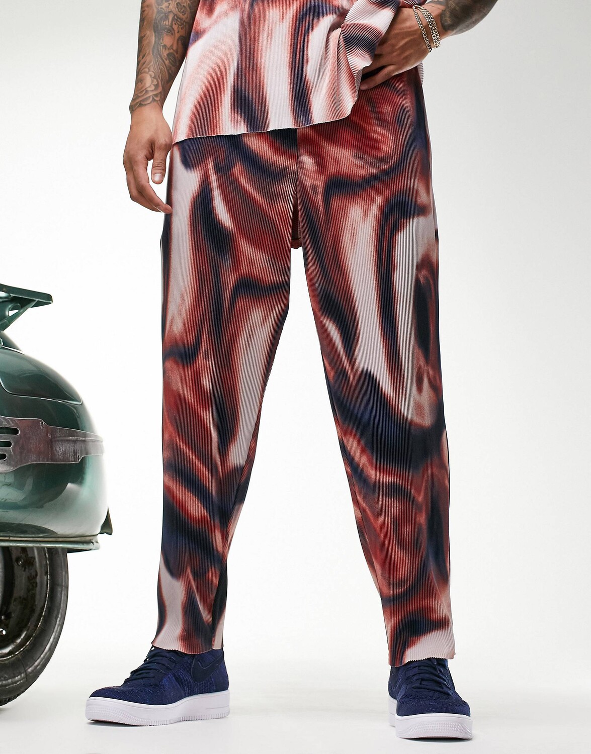 

Зауженные джоггеры с плиссированным принтом ASOS DESIGN co-ord