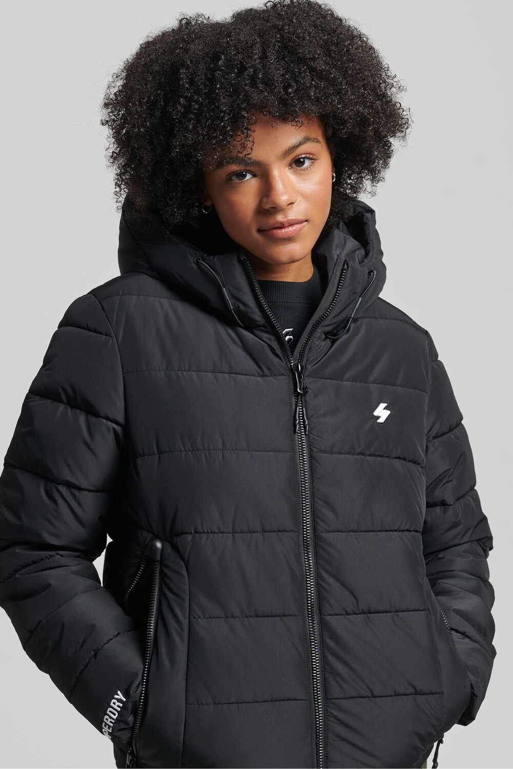 

Утепленная куртка с капюшоном Spirit Sports Superdry, черный
