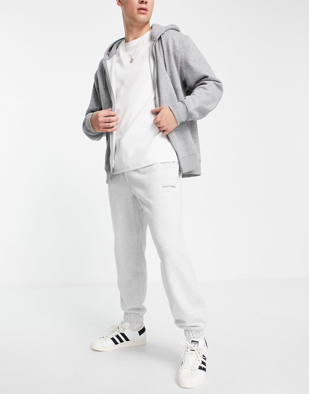 

Серые классические джоггеры премиум-класса adidas Originals x Pharrell Williams