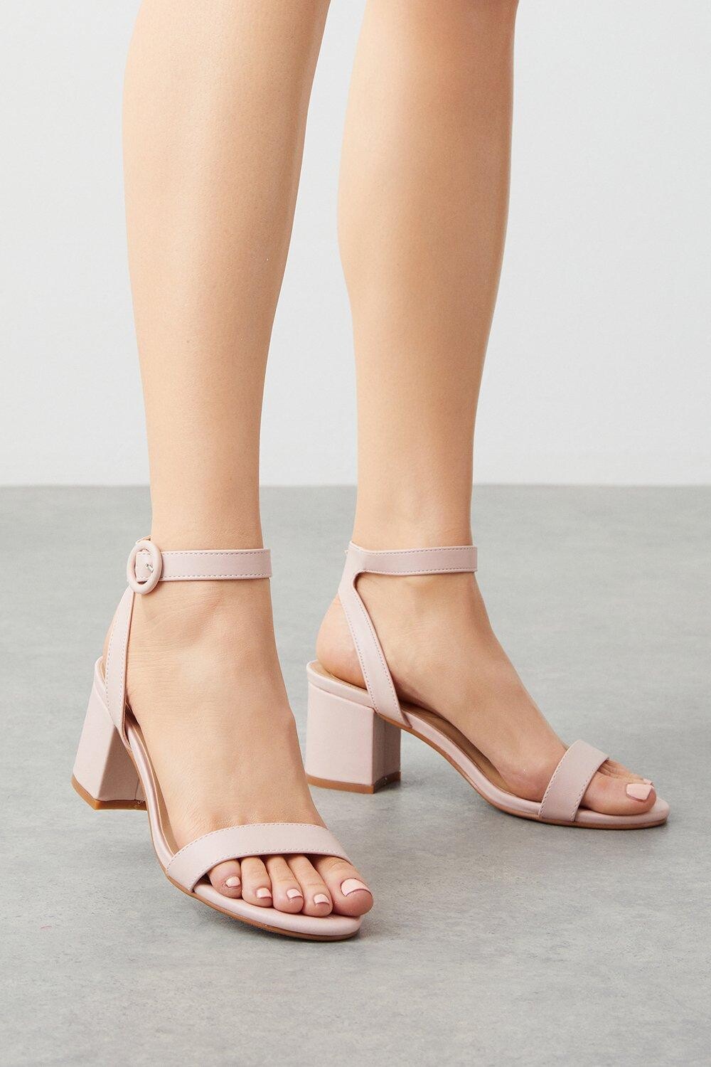 

Широкие босоножки Suki на блочном каблуке с пряжкой Dorothy Perkins, розовый