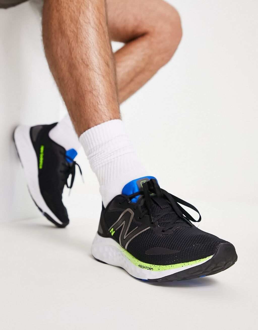 

Черно-синие кроссовки New Balance Running Arishi V4