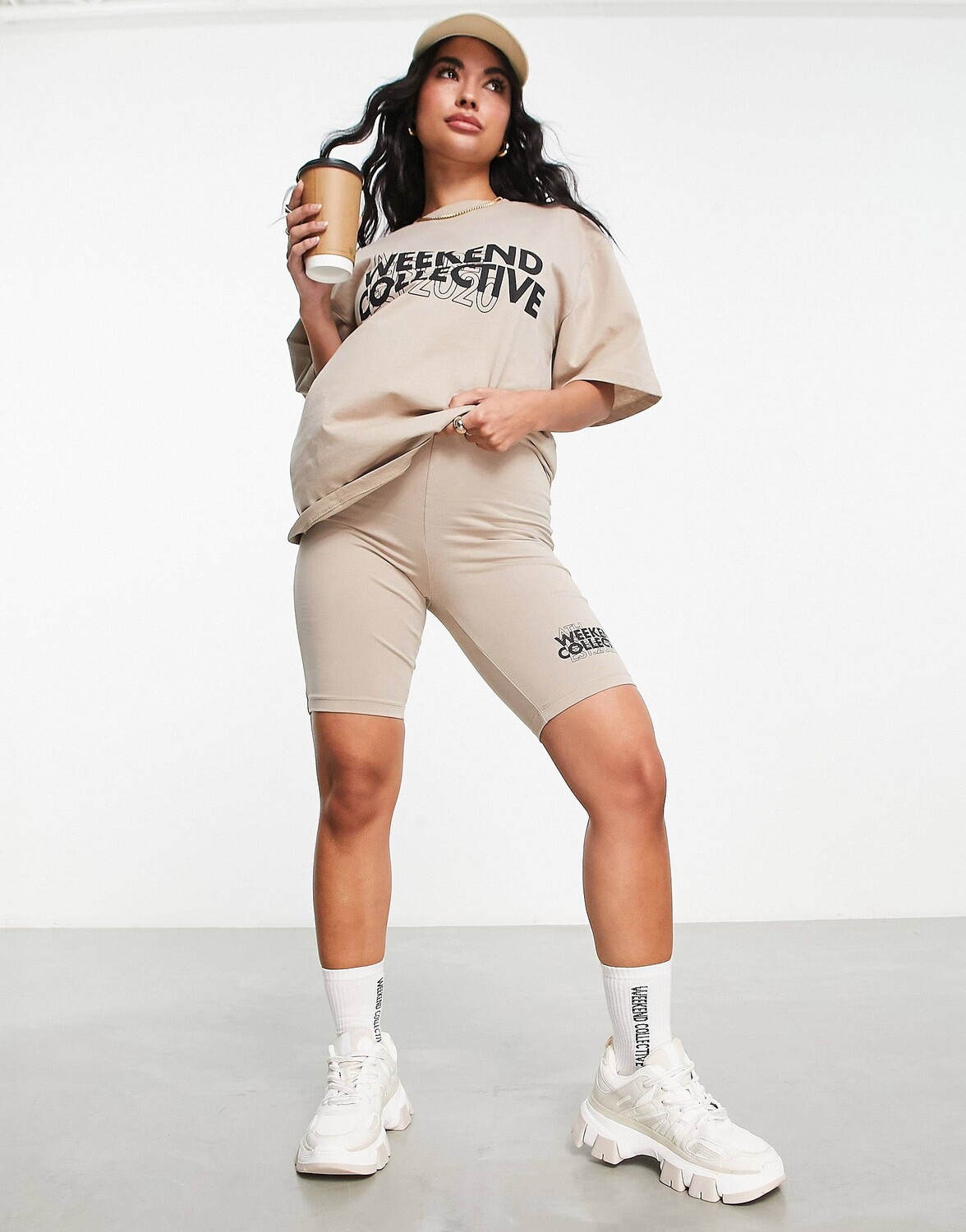 

Нейтральные шорты с логотипом ASOS Weekend Collective