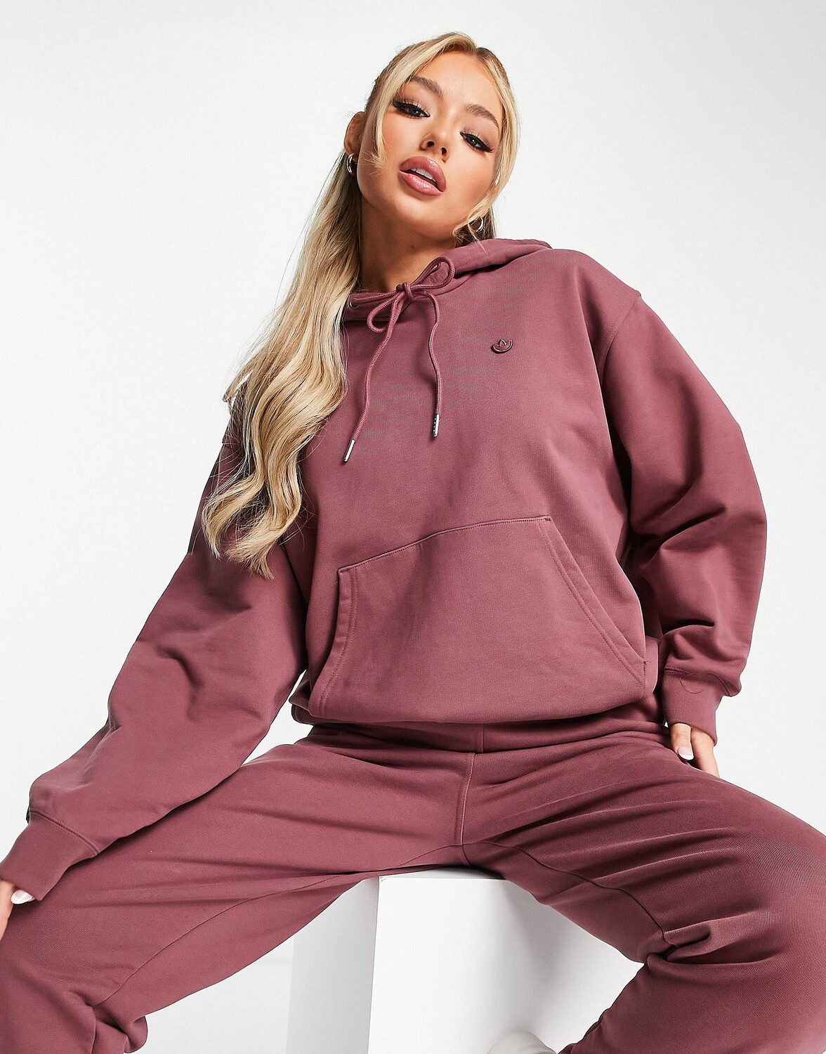 

Коричневая толстовка оверсайз adidas Originals adicolor