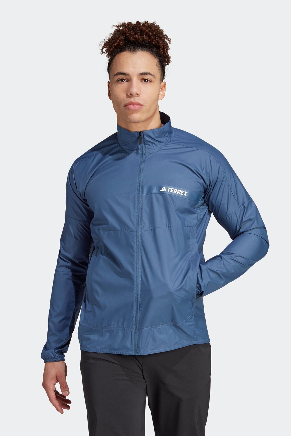 

Синяя красочная ветровка adidas Performance Terrex Adidas, синий
