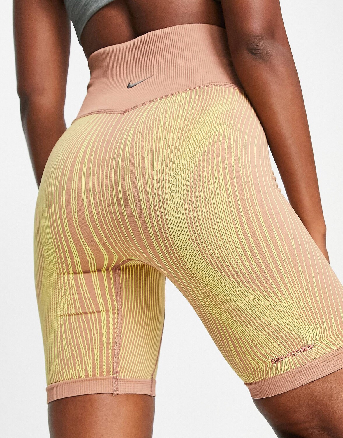 

Розовые шорты с завышенной талией Nike Yoga ADV Dri-FIT, Розовый
