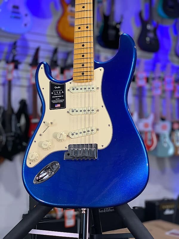 

Гитара Fender American Ultra Stratocaster Left-handed, голубой